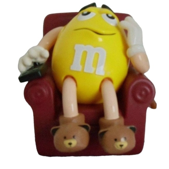 Yellow M&M "Couch Potato" Recliner Candy Dispenser Toy - Picture 1 of 6